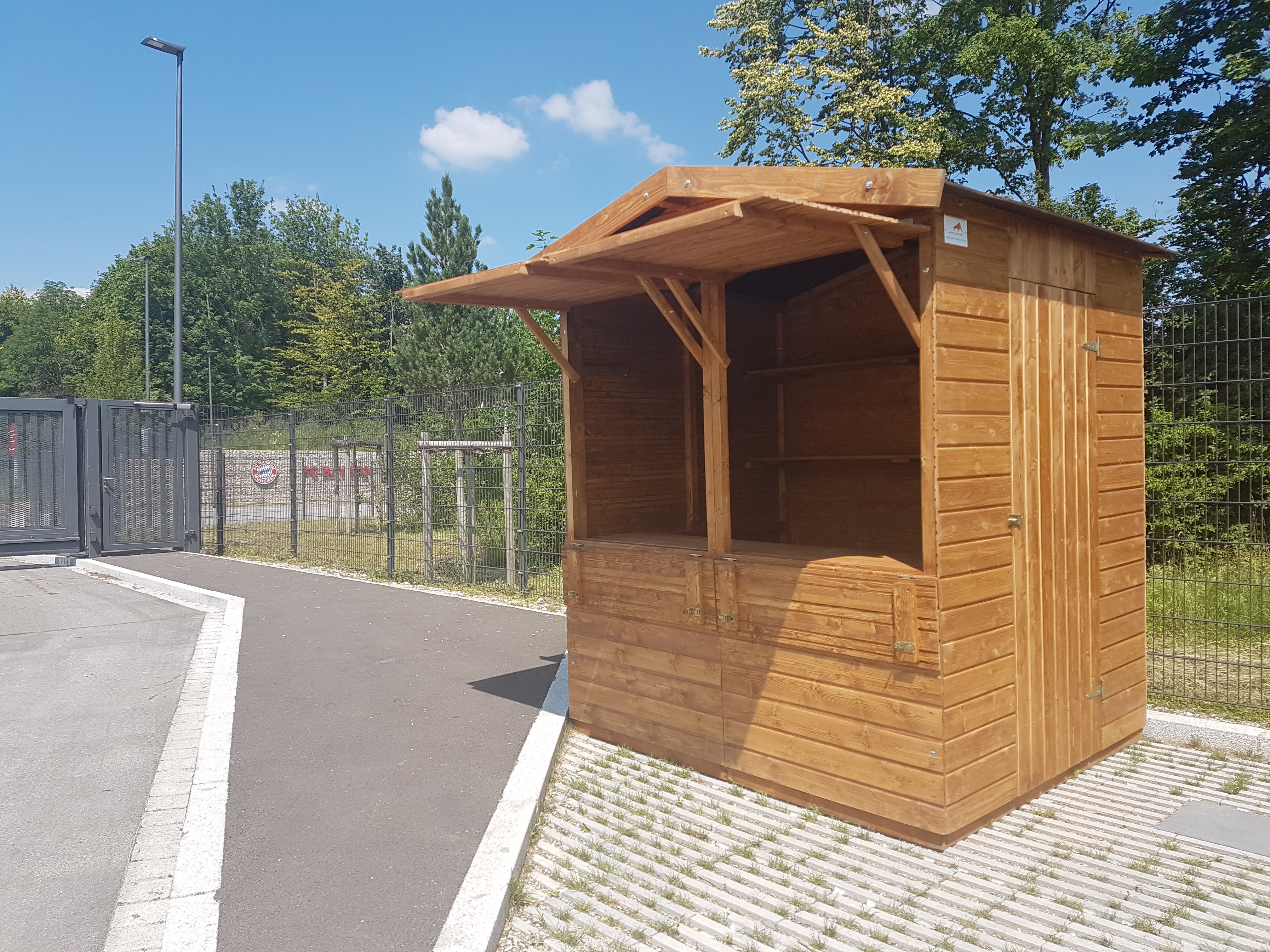 Markthuette 2m mit 2 Verkaufsklappen