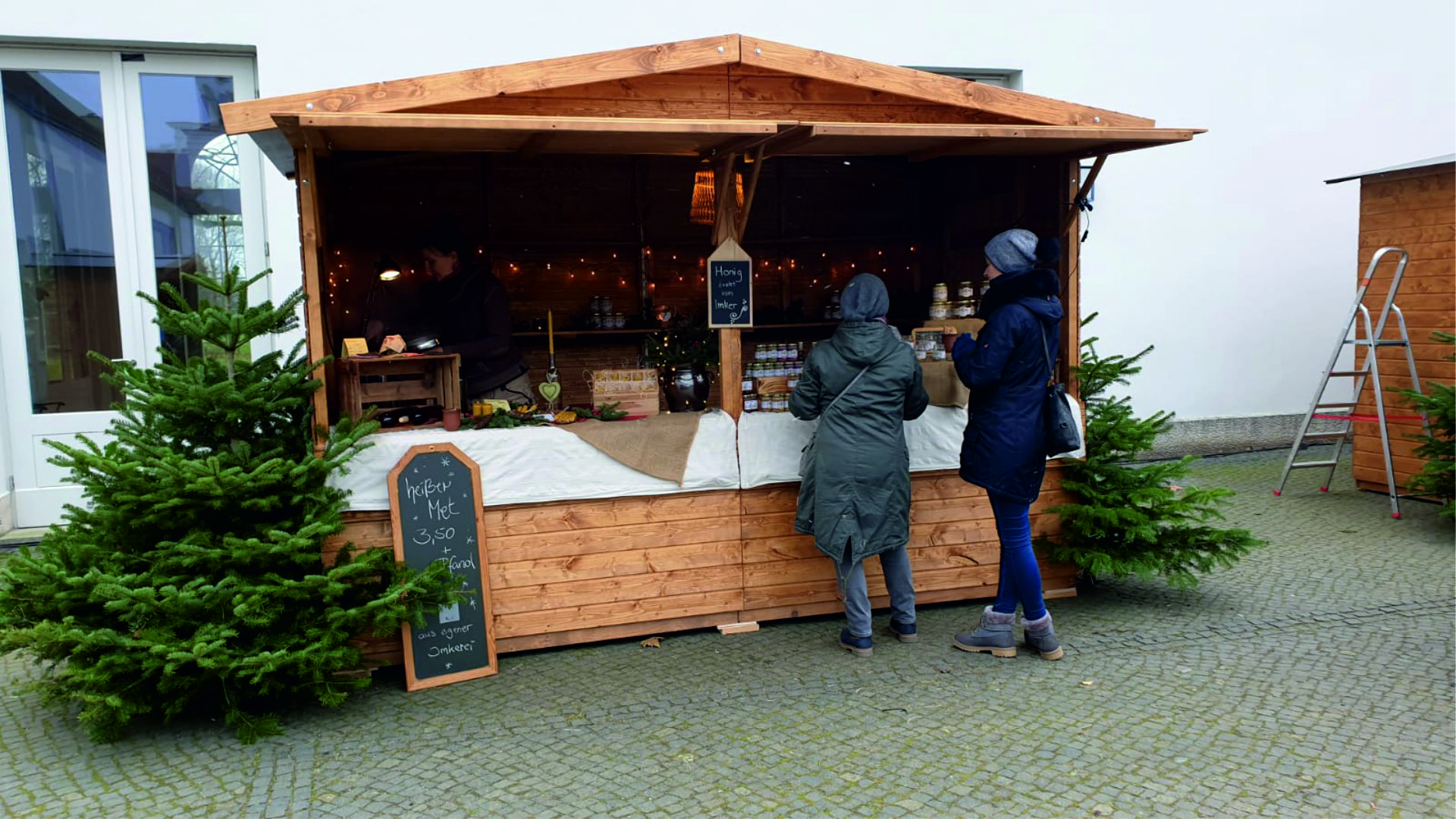 Verkaufshuette für den Weihnachtsmarkt im gewünschten Disign bei eventTIME im Markthuetten -Shop kaufen Verkaufshuette für den Weihnachtsmarkt im gewünschten Disign bei eventTIME im Markthuetten -Shop kaufen