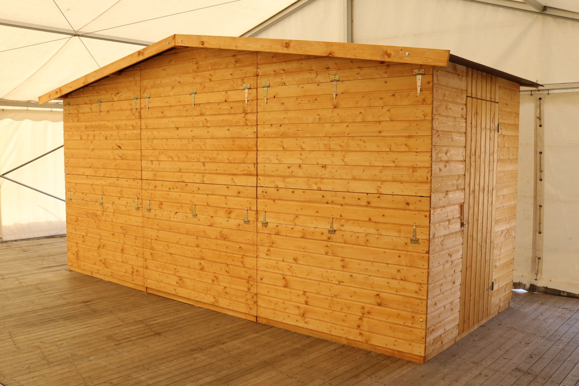 Markthuette 5m mit drei Verkaufsoeffnungen gibt es im Markthuetten-Shop Markthuette 5m mit drei Verkaufsoeffnungen gibt es im Markthuetten- Shop